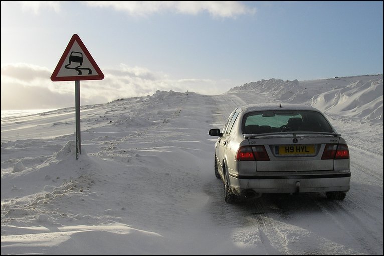 anews.bbcimg.co.uk_media_images_47072000_jpg__47072351_slippery.jpg