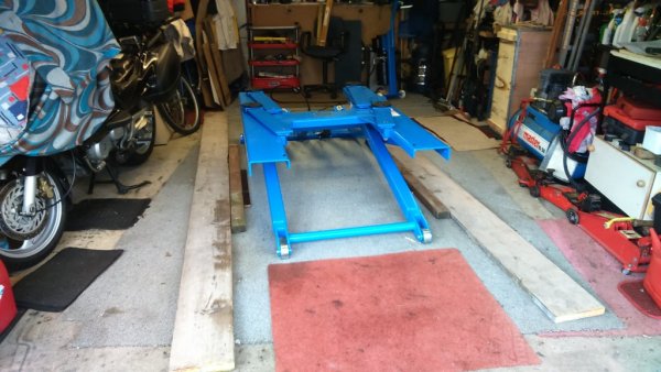 SCISSOR LIFT 1.JPG